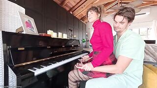 A hot Jewish stepmom seduces her stepson and rides his dick till she comes