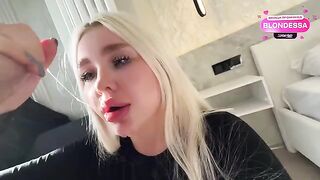 A juicy girl with a great ass is asking for a cock in her tight pussy