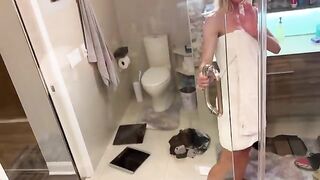 The girl shared her cock with a friend in the sauna, a steamy encounter
