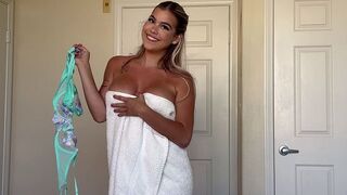 A step sister has no panties under her clothes, just like a sweet lollipop