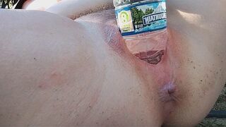 A girl reached the peak of pleasure while masturbating outdoors
