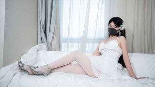 My ex-girlfriend, an Asian beauty, had a steamy encounter in white stockings