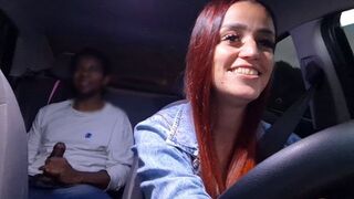 A hot Latina shows how she can have fun in the car, just like in the best prno videos