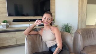 Casting of a young actress turned into a threesome sex with squirting